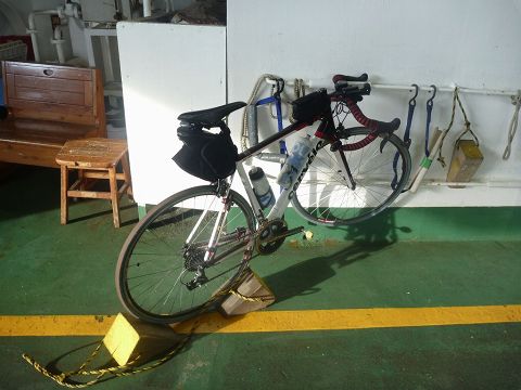 フェリーの自転車固定