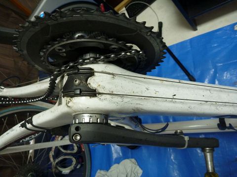 雨天走行後の汚れたフレーム