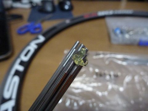 EASTON EA90AEROの後輪組み直し グリスを塗る