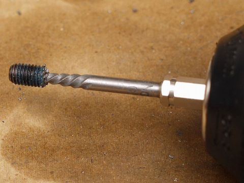 3Tの折れたチタンボルト抜き