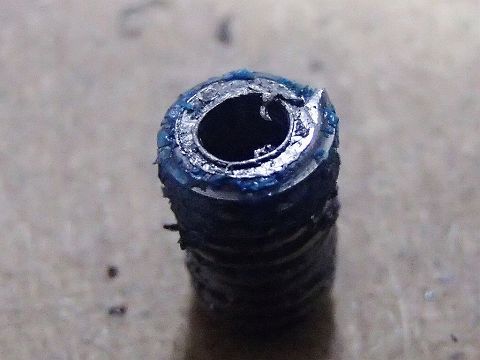 3Tの折れたチタンボルト抜き
