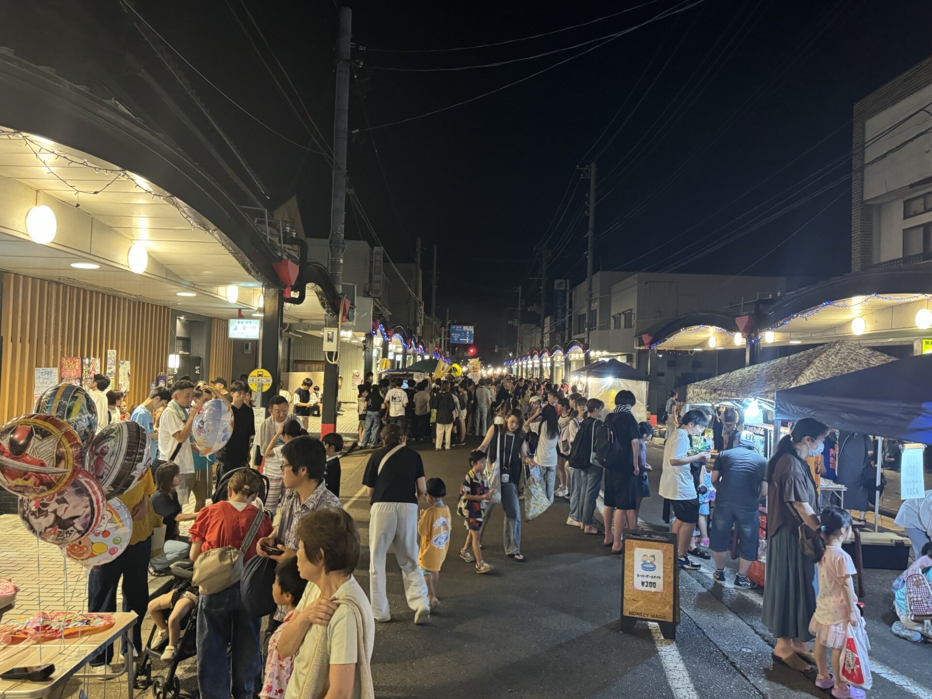 ベローチェに感じる都会生活の郷愁と夜店で賑わう地元