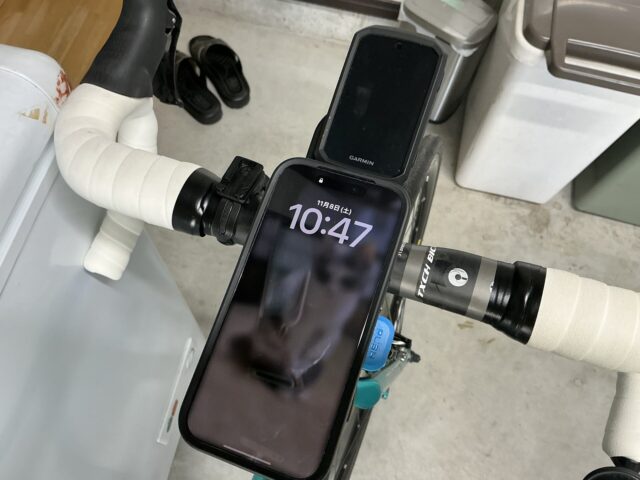 QUAD LOCKの互換マウントを強引にステムに取り付ける