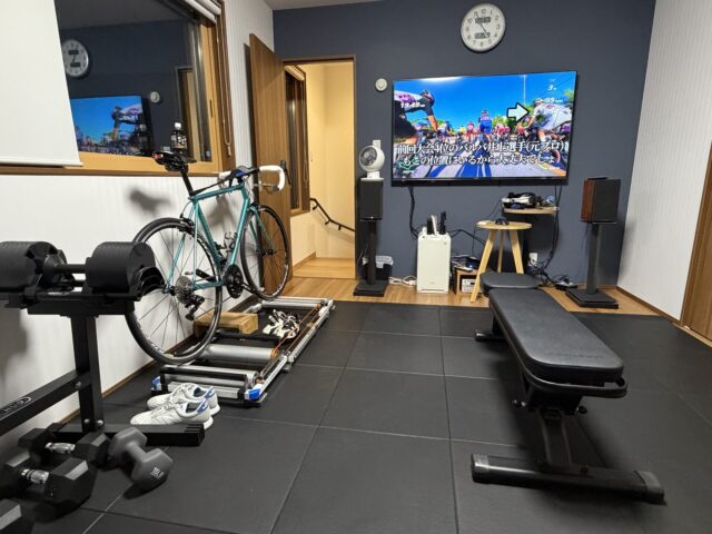 トレーニング部屋にジムマットを敷設しました