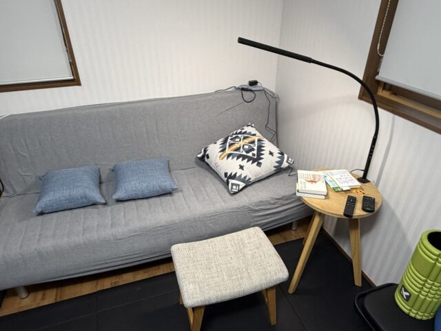 「脳をオフにせよ」を読んで、家の中でスマホを持ち歩くのをやめた